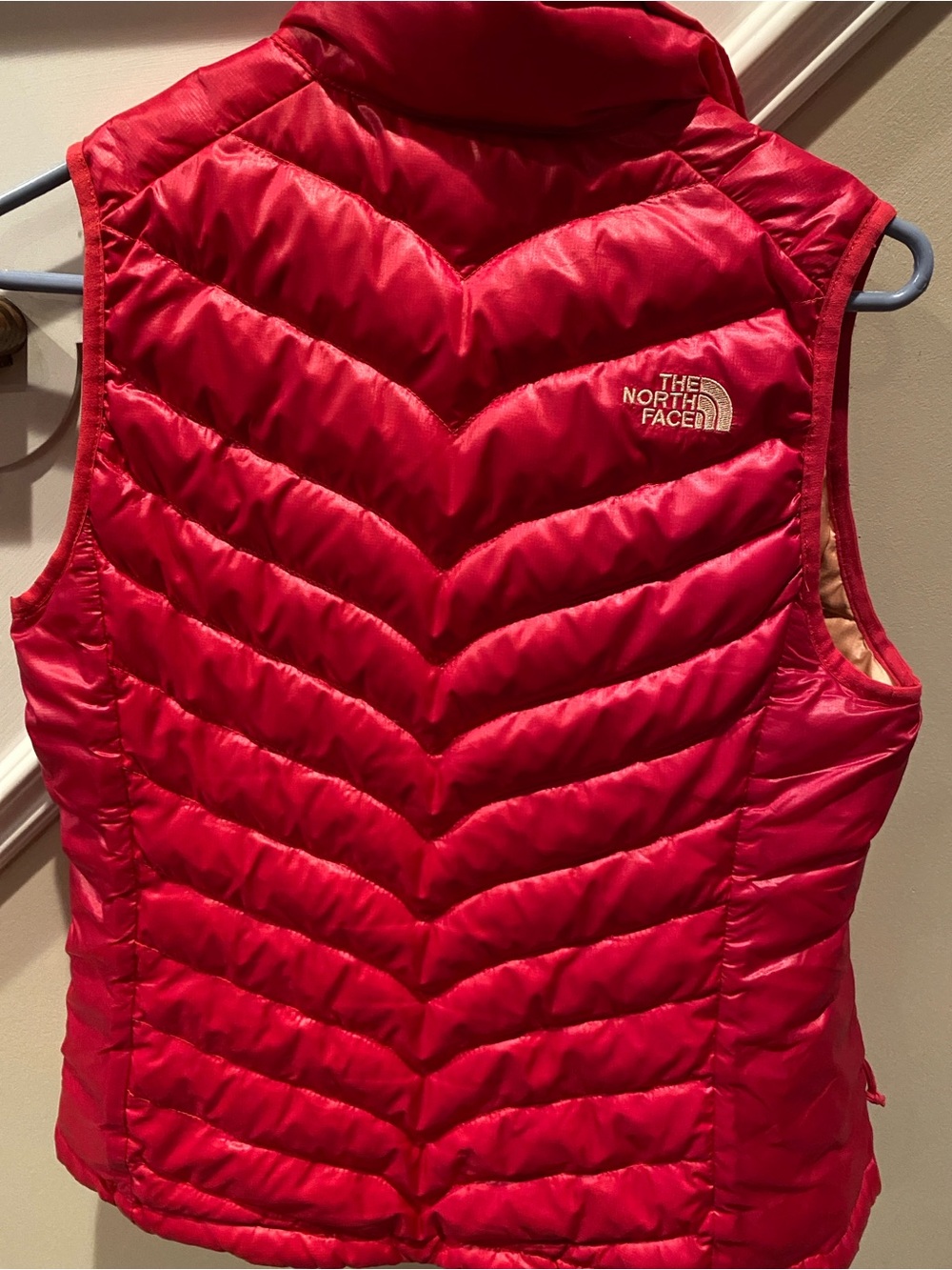 The North Face Hot Pink 550 Insulated Jacket Detail